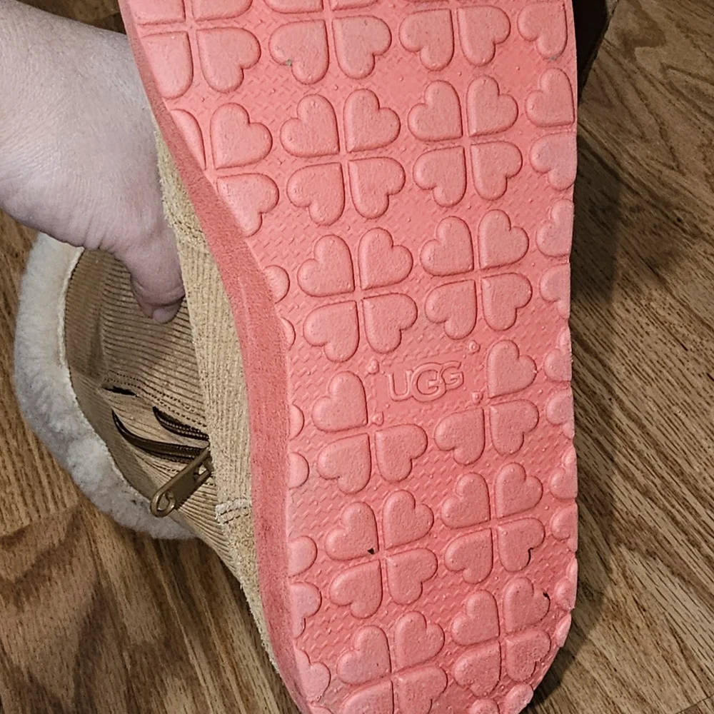Ugg corduroy heart tan size 5 boots - Picture 8 of 9